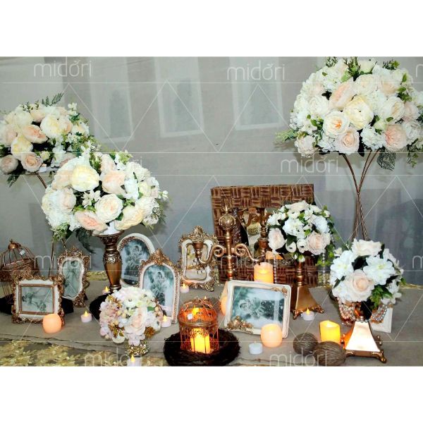 Bàn Gallery màu trắng hồng mẫu 1