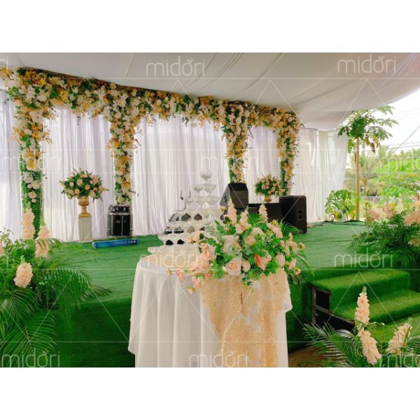 Trang trí cưới màu trắng vàng