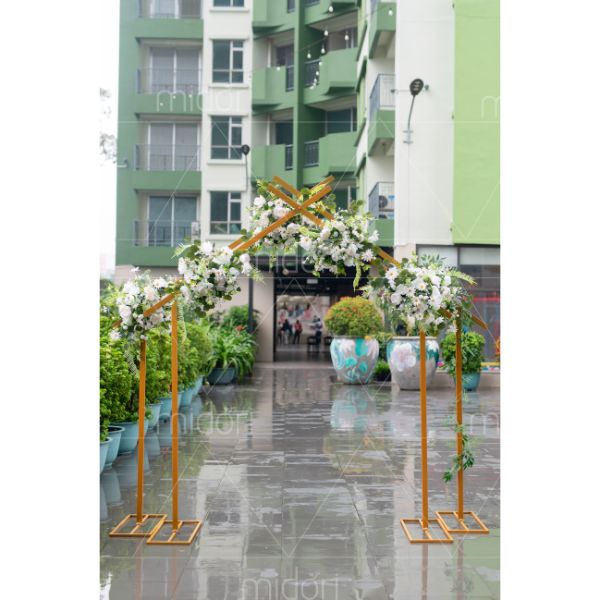 Cổng mái nhà màu trắng xanh