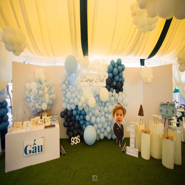 Trang trí sinh nhật bằng bong bóng màu xanh mint