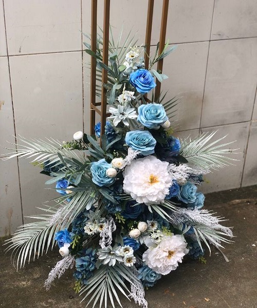 Trang trí cổng hoa tròn tông basic blue - Ảnh 3