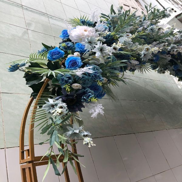 Trang trí cổng hoa tròn tông basic blue - Ảnh 2