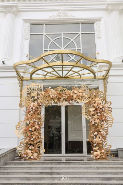 Trang trí cổng hoa CB DIAMOND PALACE màu kem nâu - Mẫu 1